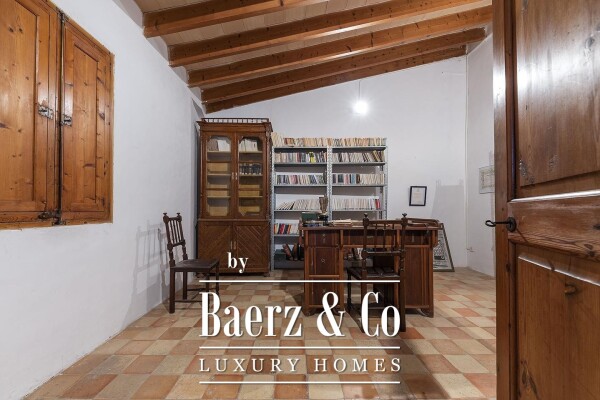 photo 14 Impressive historic house with large plot in Andratx