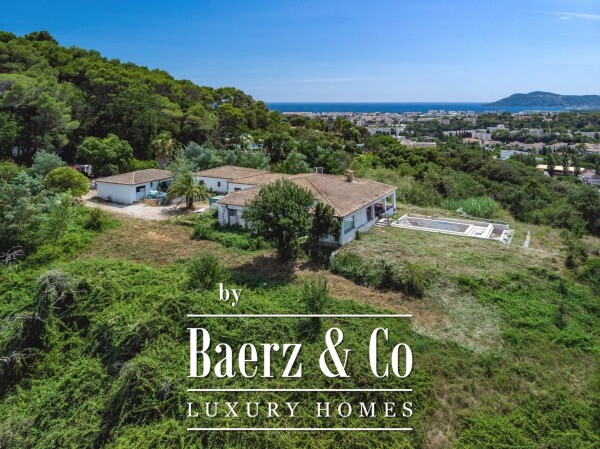 photo 2 Mougins, Sea view villa to renovate