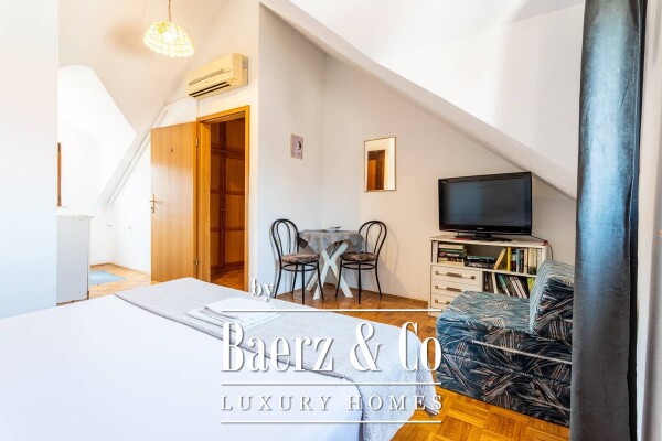 photo 8 The island of Brač, a stone house with a restaurant in a prime location