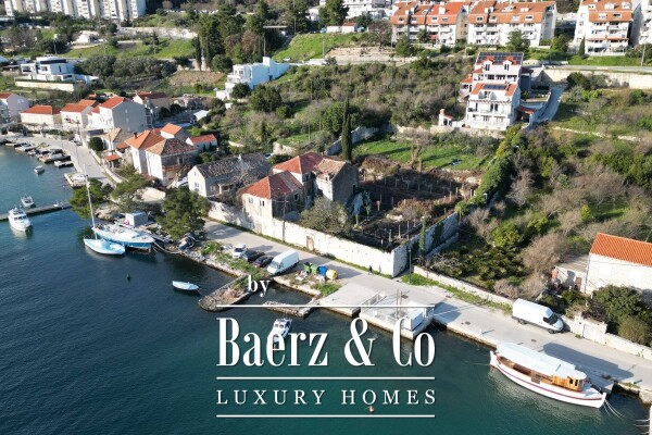 photo 2 Dubrovnik - summer mansion from the 15th century, first row to the sea