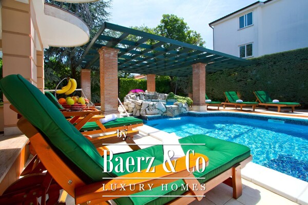photo 12 Poreč, exclusive villa with 430 m2, attractive location