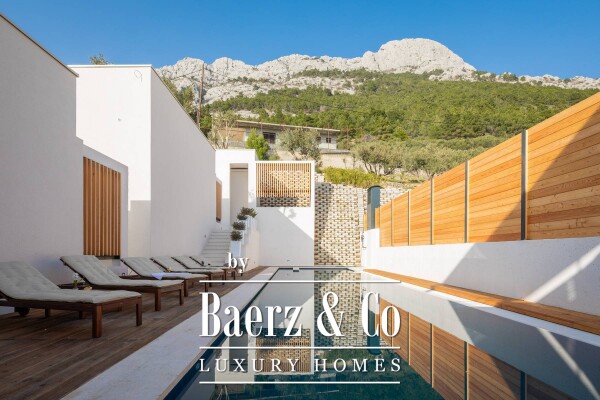 photo 1 Luxury villa with a breathtaking view near Omiš