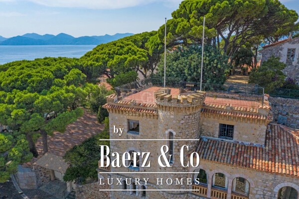 photo 5 Authentic castle located in Cannes and enjoying a panoramic Seaview