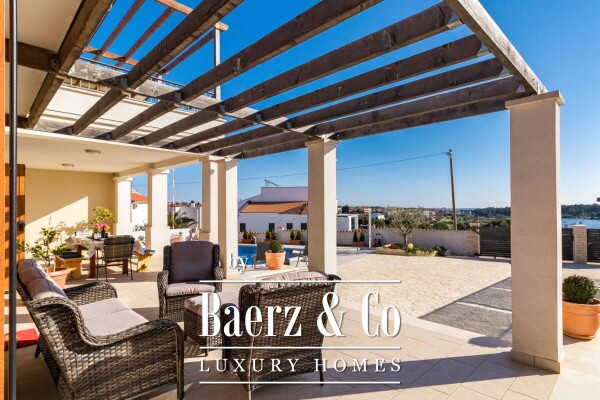 photo 4 Medulin, luxury villa with a swimming pool and a large garden of 1050 m2, 300 m from the beach