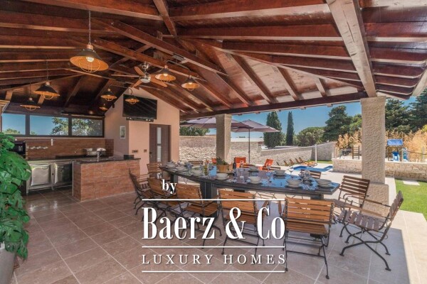 photo 17 Valtura, a luxury villa with a heated pool and a large garden, a rarity on the market