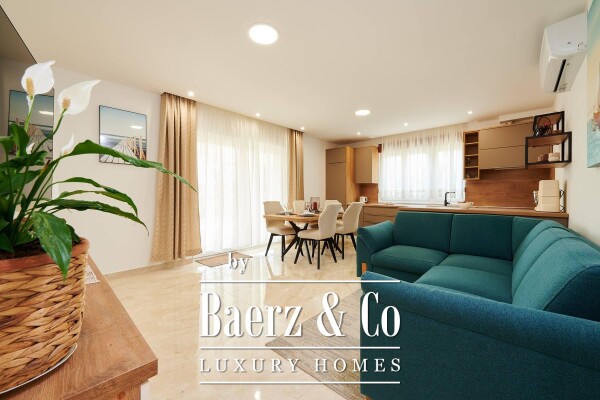 photo 4 Trogir, family house with three apartments near the center