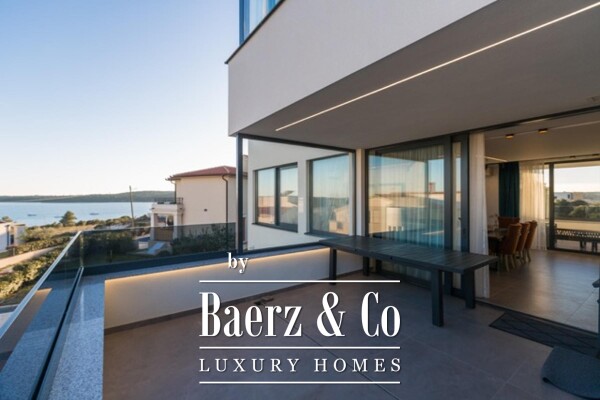 photo 2 Medulin, immaculate luxury villa NKP 400 m2 with pool, 300 m from the beach