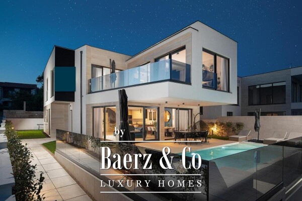 photo 8 Medulin, a beautiful villa of 350 m2, only 6 m from the sea with an fascinating view