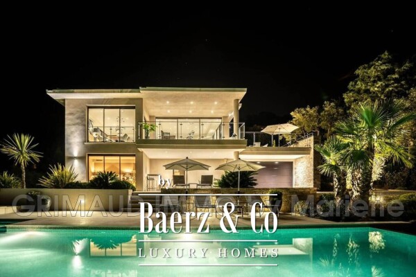 photo 2 Grimaud, France