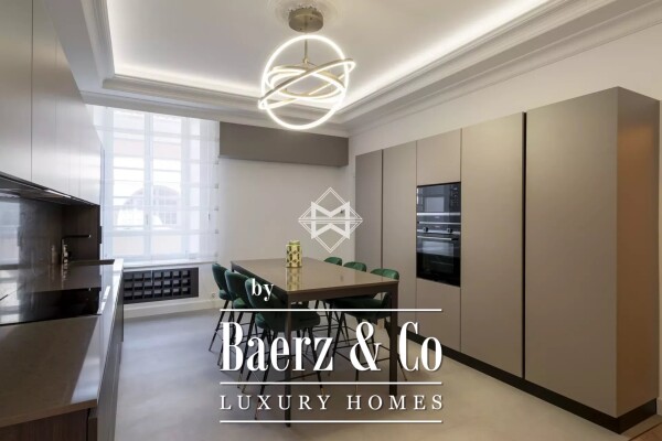 photo 5 Magnificent apartments of 230 square meters in a beautiful Niçois building on the Cours Saleya.