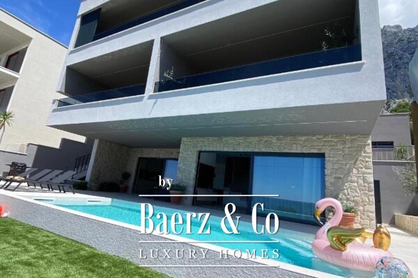 photo 1 Makarska, modern villa with three residential units