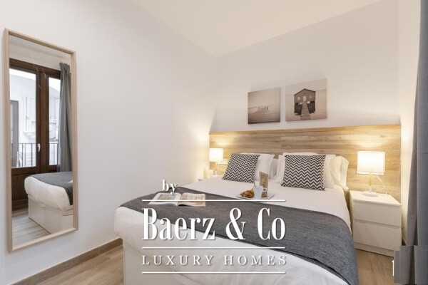 photo 2 584 sqm building with 8 apartments and 2 commercial units in Ciutat Vella / Raval -  2,900.000 + fees   Short-term rentals: 5.9% return