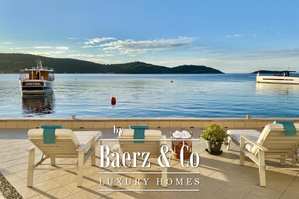 photo 2 Vis, comfortable two-storey apartment with a beautiful terrace, 1st row to the sea