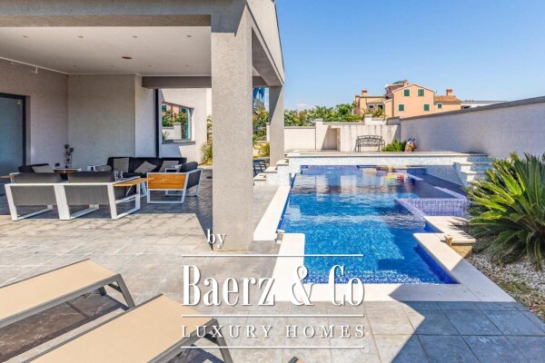 photo 5 Istria, Pomer, beautiful villa of 490 m2 near the Marina with a large garden and swimming pool