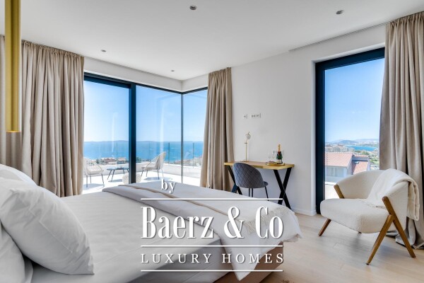 photo 11 Podstrana, moderna vila s bazenom i otvorenim pogledom na more