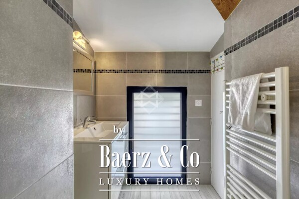 photo 13 Waterfront, renovated villa with direct access to the sea