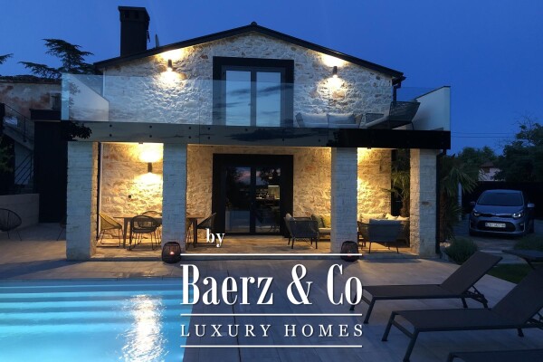 photo 3 Umag, beautiful istrian villa with sea view and building land of 1650 m2