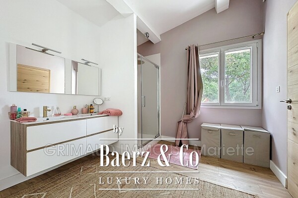 photo 15 Renovated villa on a 1,830 m² plot with swimming pool and be