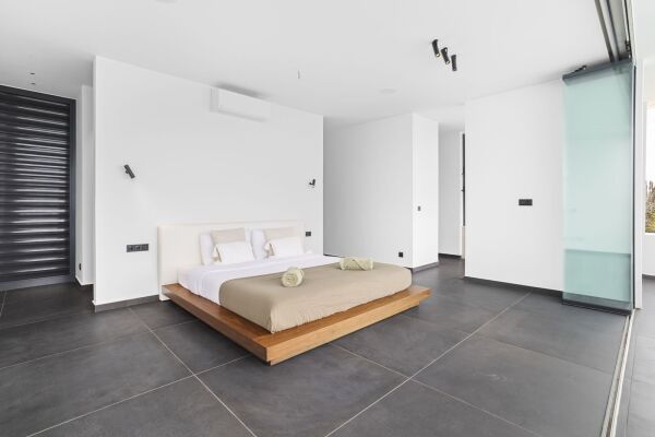 photo 10 Crown West 207