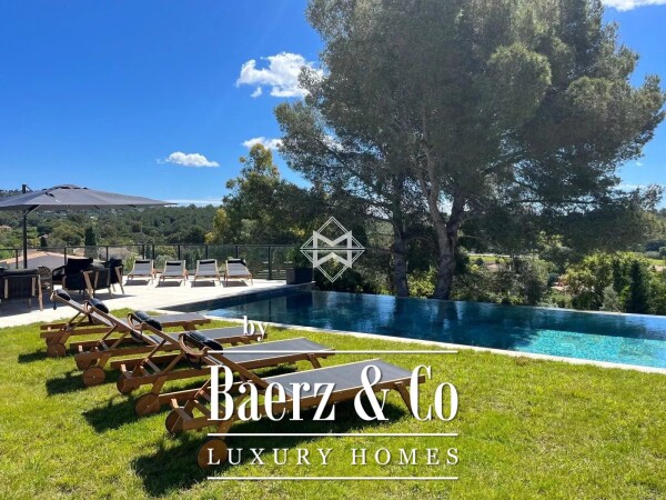 photo 3 New luxury villa - beach on foot - Private domain