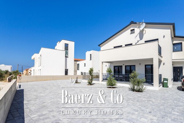 photo 1 Podstrana, newly built house with three apartments 100 meters from the beach