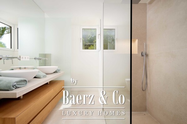 photo 21 Modern Penthouse with sea views and rooftop Pool