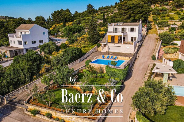 photo 1 Šibenik, Žaborić, beautiful house with a swimming pool and panoramic sea view, 438 m²