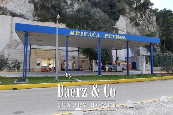 photo 14 Brač, Selca – seafront house with apartments and business premises