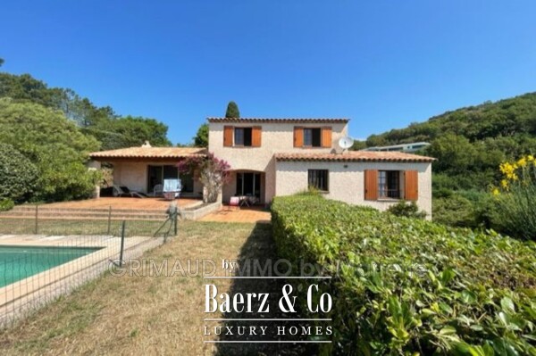 photo 1 house with sea view, renovation needed