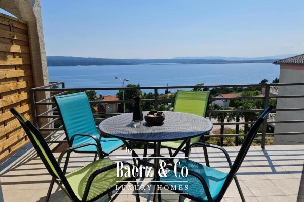 photo 13 Crikvenica, house with 8 apartments and a pool, 500 m from the sea, excellent investment
