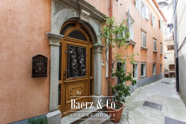 photo 2 Cres, house with a restaurant, apartments and private parking - 200 m from the sea