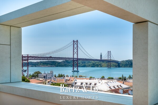 photo 5 4 bedroom villa with garden and parking in Alcântara, Lisbon