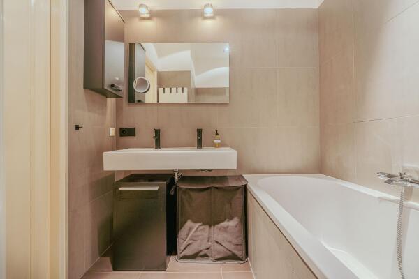 photo 24 Karel du Jardinstraat 28 H