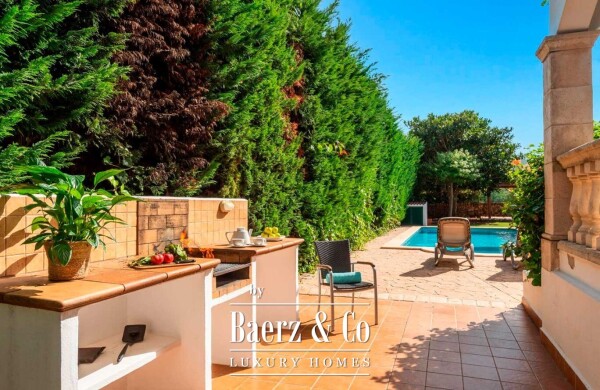 photo 3 MEDITERRANEAN VILLA FOR SALE IN SA CALETA, CIUTADELLA DE MENORCA WITH PRIVATE POOL, TOURIST LICENSE AND 4 BEDROOMS NEAR THE SEA