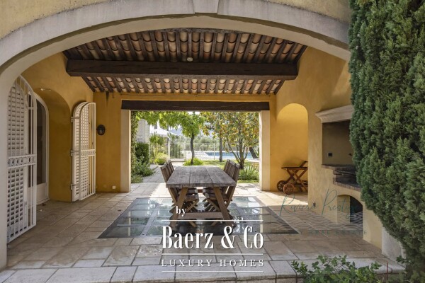 photo 5 Elegant 19th-Century Manor House with Organic Vineyard Estate in the Gulf of Saint-Tropez