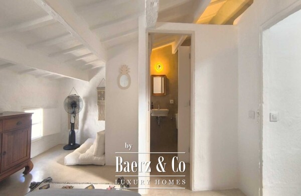 photo 21 RENOVATED MENORCAN HOUSE FOR SALE IN THE HISTORIC OLD TOWN OF CIUTADELLA, MENORCA – COURTYARD WITH SWIMMING POOL, 4 EN-SUITE BEDROOMS AND ORIGINAL ARCHITECTURAL FEATURES