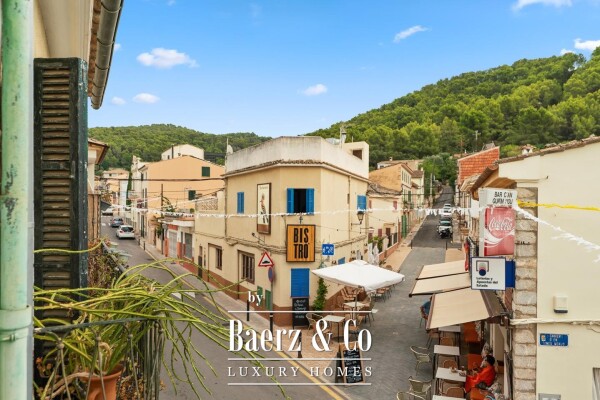 photo 1 Traditional village house with a spacious patio and renovation potential in S’Arracó