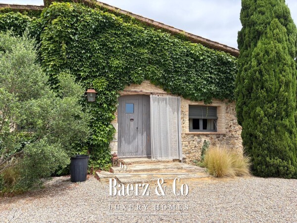 photo 4 Exclusive House with Garden and Swimming Pool in Torrent