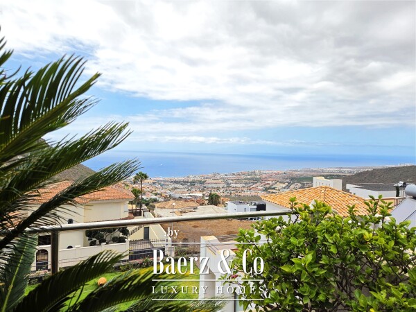 photo 3 Exclusive villa situated in prestigious residential area Tenerife