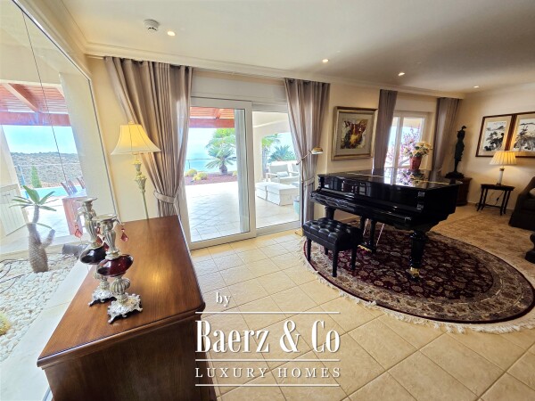 photo 4 Exclusive villa situated in prestigious residential area Tenerife