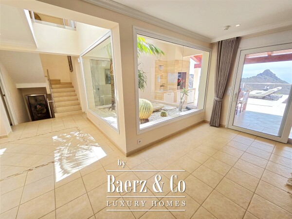 photo 18 Exclusive villa situated in prestigious residential area Tenerife